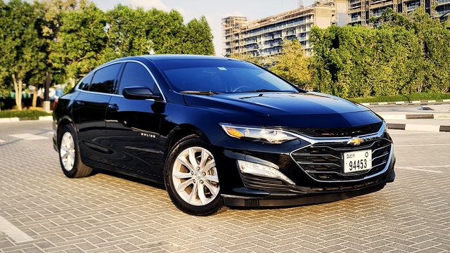 Chevrolet Malibu 2022، لون أسود