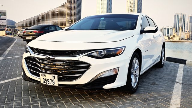 Chevrolet Malibu 2023، لون أبيض