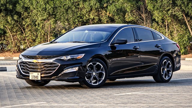 Chevrolet Malibu 2024، لون أسود
