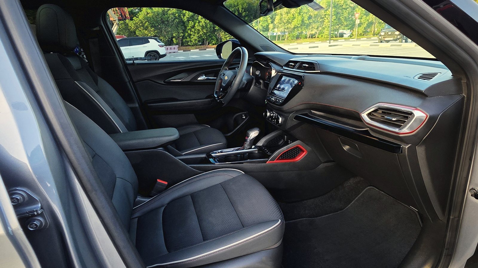 Chevrolet Trailblazer, grey