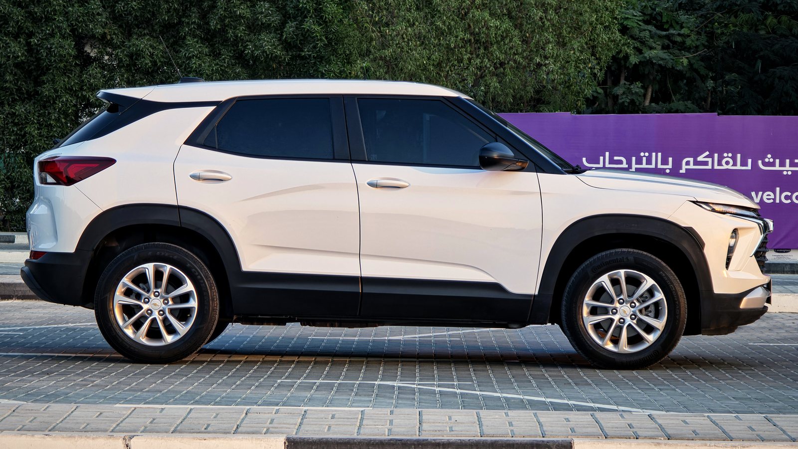 Chevrolet Trailblazer, white
