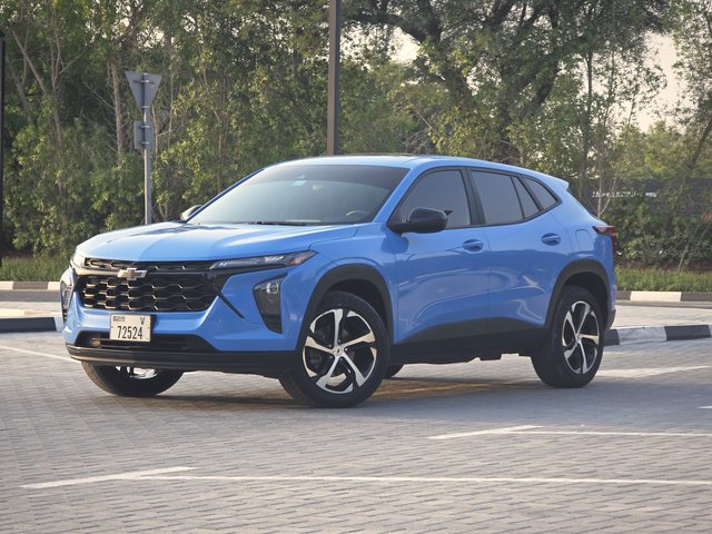 Chevrolet Trax 2024، لون أزرق