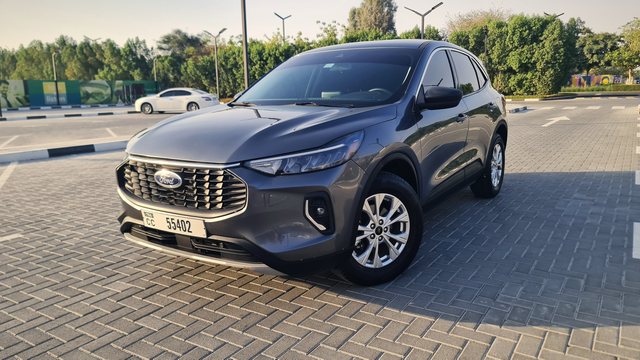 Ford Escape 2023، لون رمادي