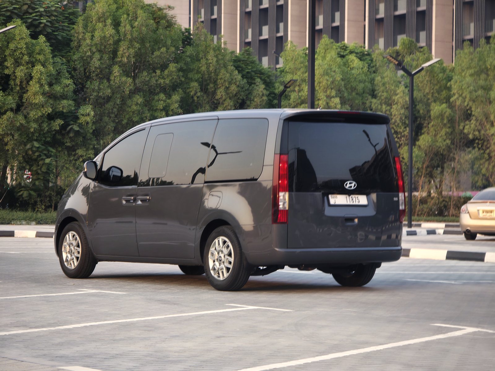 Hyundai Staria, grey