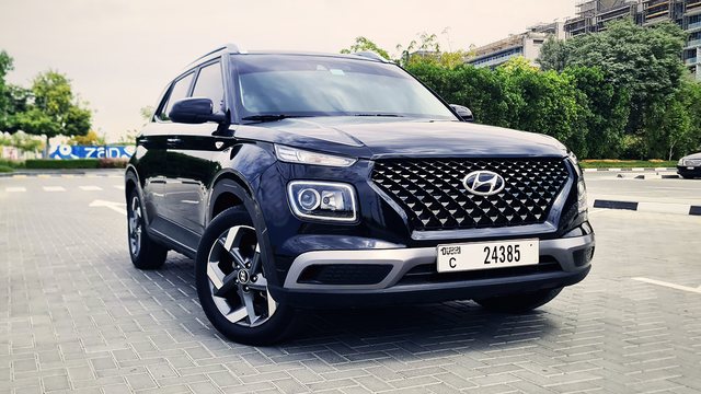 Hyundai Venue 2022، لون أسود