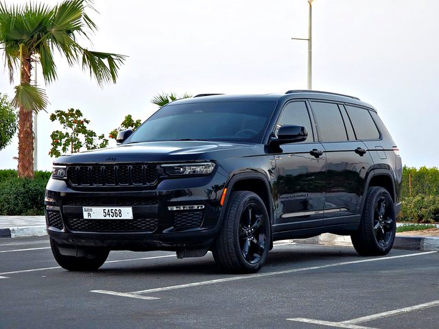Jeep Grand Cherokee 2025، لون أسود