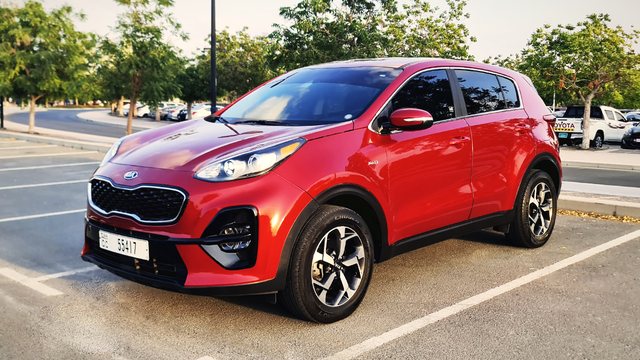 Kia Sportage 2021، لون أحمر