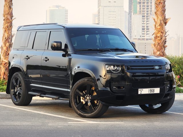 Land Rover Defender 2025، لون أسود