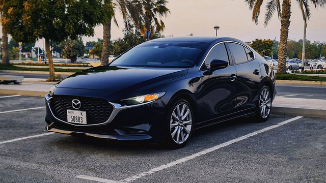 Mazda 3 2021، لون أسود، للإيجار في دبي