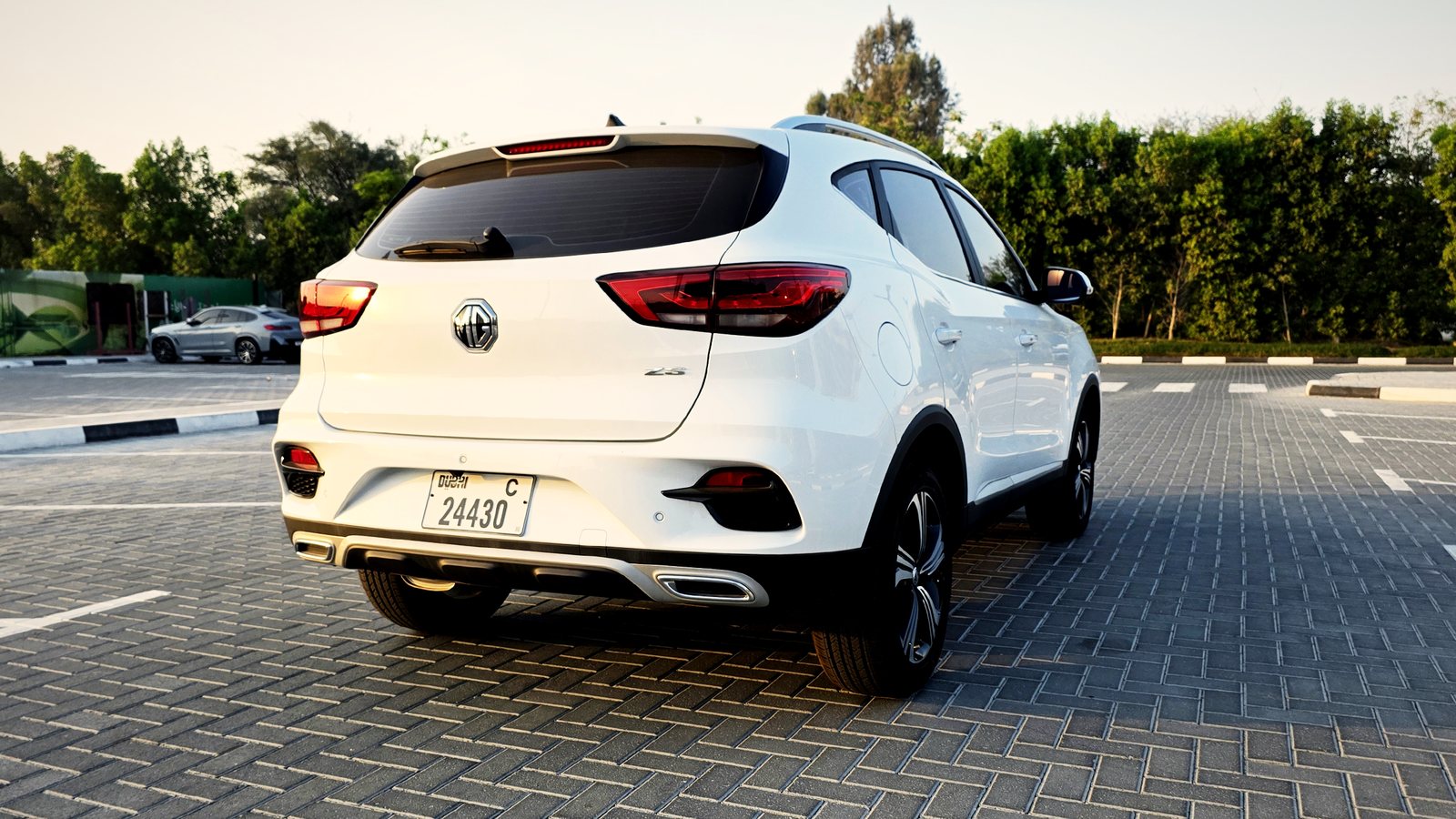 MG ZS, white