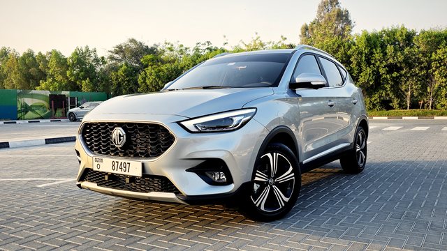 MG ZS 2024، لون فضي، للإيجار في دبي