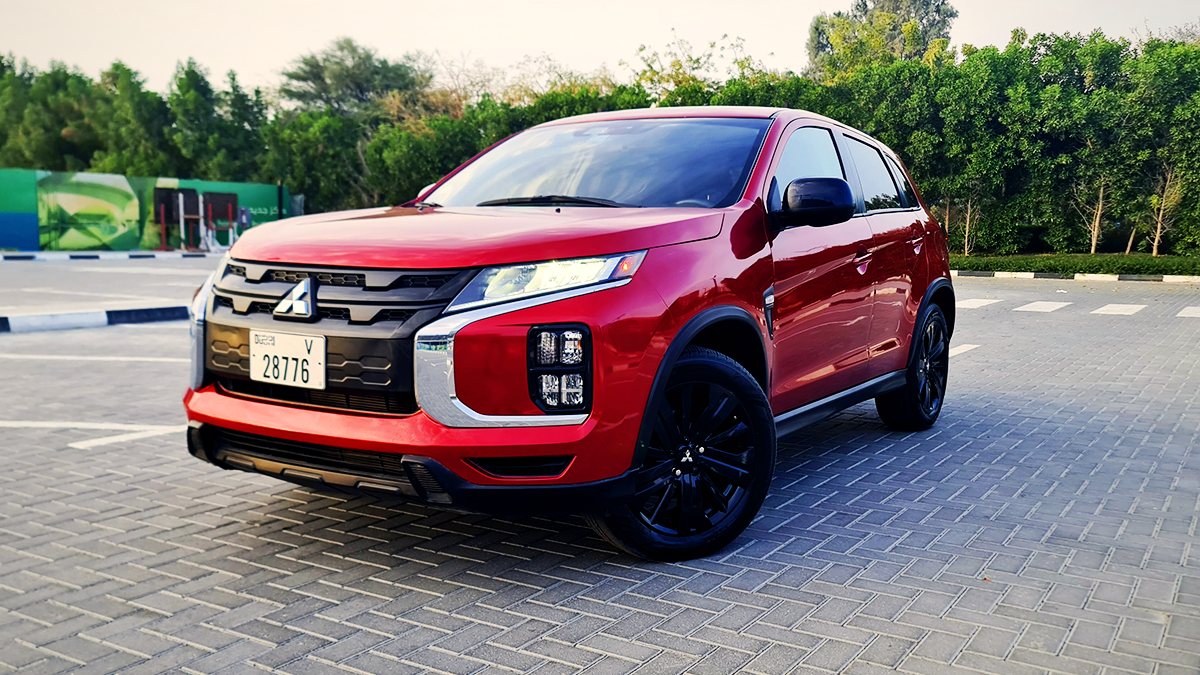 Mitsubishi Outlander, red