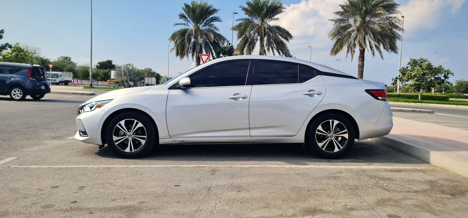 Nissan Sentra, silver