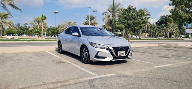 Nissan Sentra 2022، لون فضي