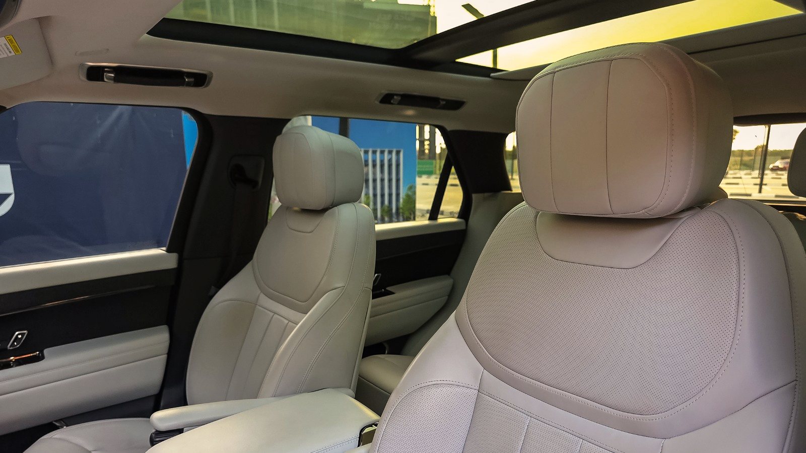 Range Rover Sport, white