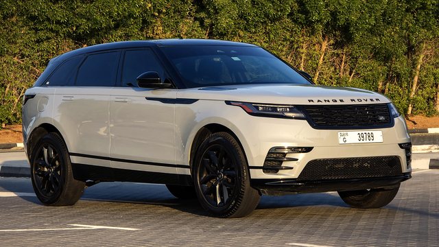 Range Rover Velar 2024، لون رمادي، للإيجار في دبي